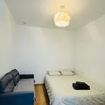 Ground Floor-apart Near The Eiffel Tower דירה פריז